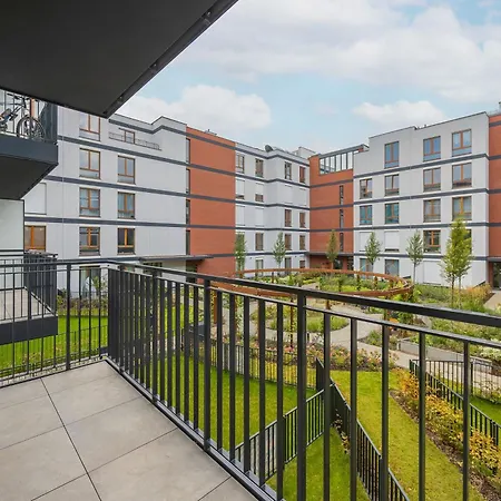 Climatic With Parking & Balcony Ideal For Business Travelers By Renters Apartamento Varsovia
