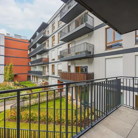 Climatic With Parking & Balcony Ideal For Business Travelers By Renters
