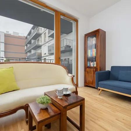 Climatic With Parking & Balcony Ideal For Business Travelers By Renters 바르샤바