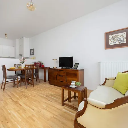 Climatic With Parking & Balcony Ideal For Business Travelers By Renters *