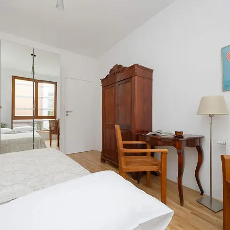 Climatic With Parking & Balcony Ideal For Business Travelers By Renters 바르샤바