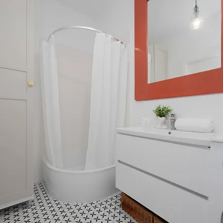 아파트 Climatic With Parking & Balcony Ideal For Business Travelers By Renters *